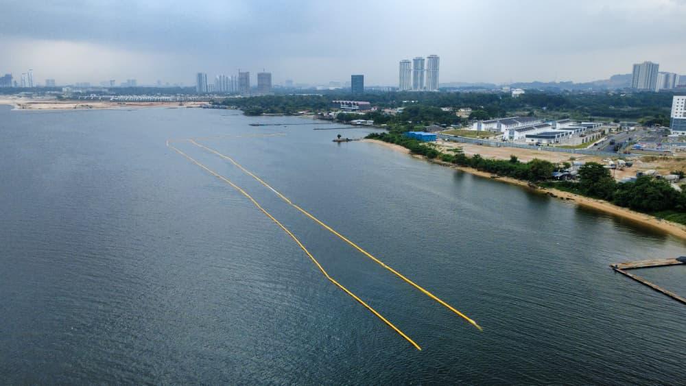 Silt curtain works at Teluk Jawa